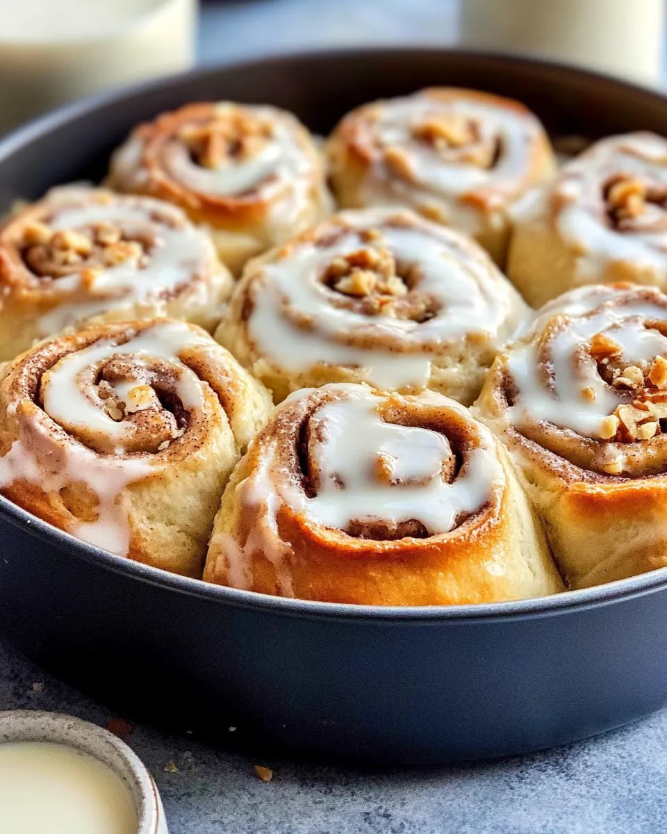 Delicious Cinnamon Rolls plate image