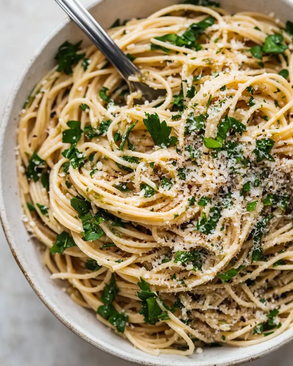 Delicious Spelt Spaghetti with Parsley and Garlic Oil image