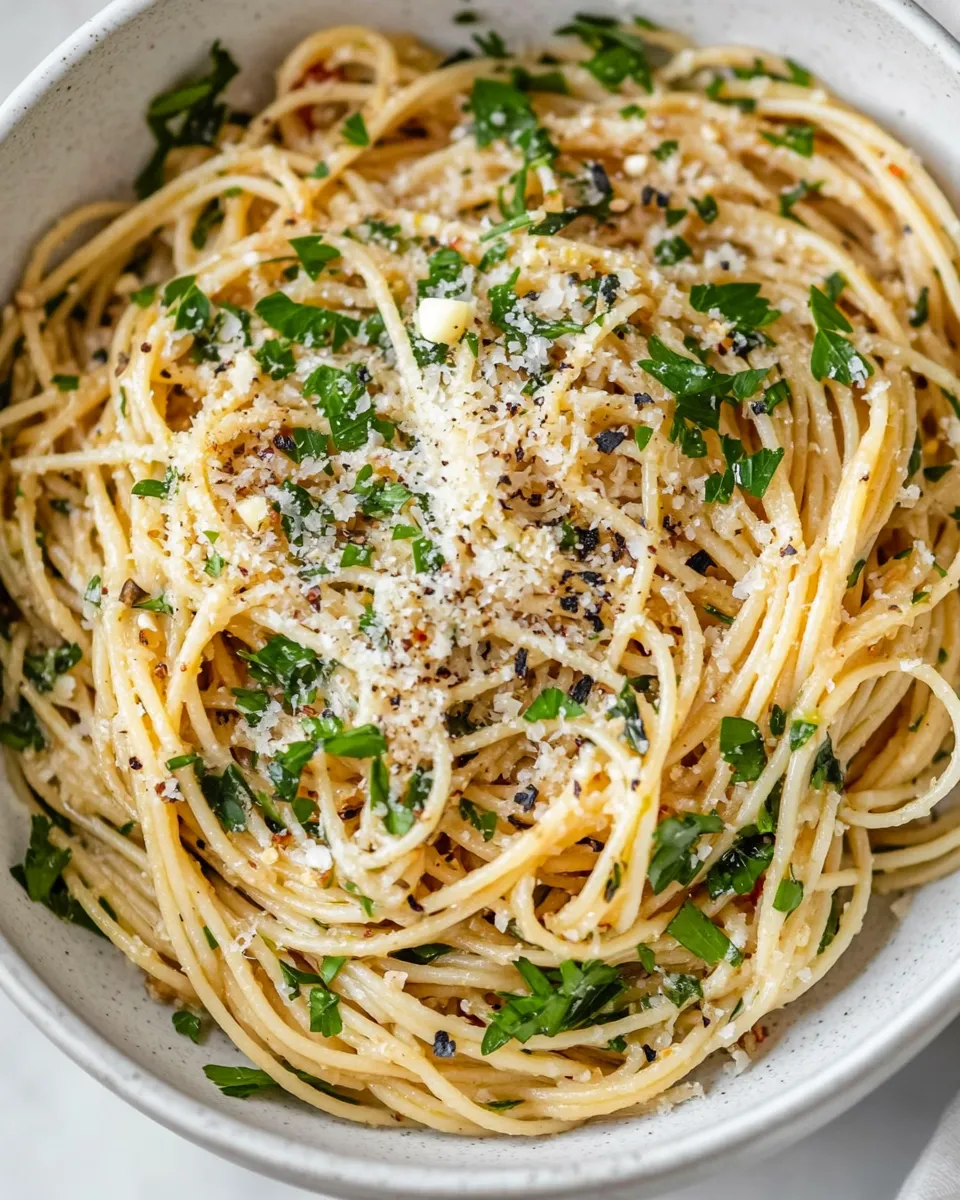 Easy Spelt Spaghetti with Parsley and Garlic Oil recipe photo